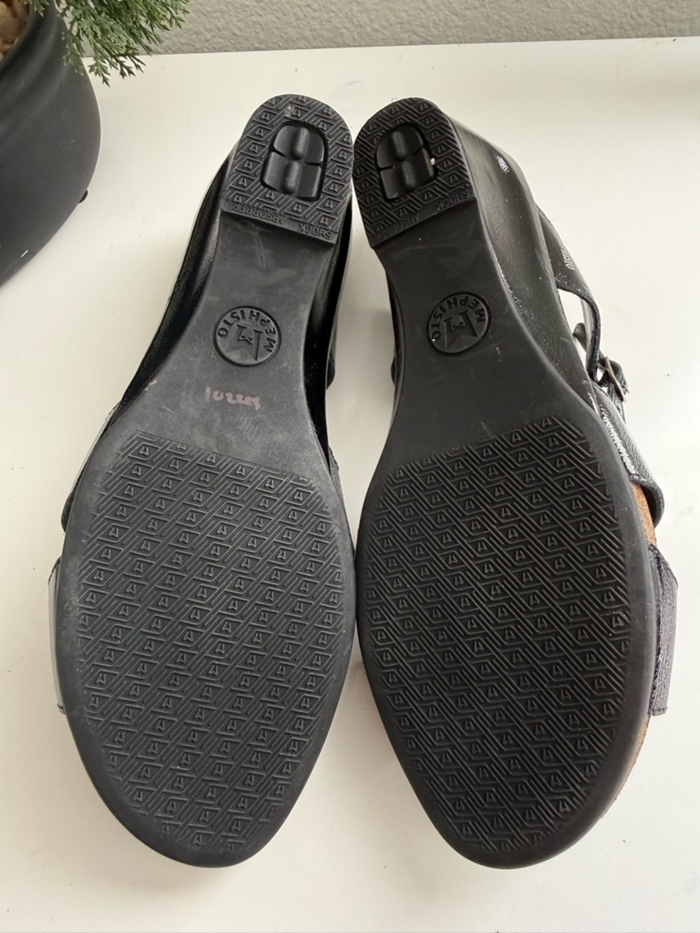 Mephisto Black Patent Leather T-Strap Sandals size 12 with Crystal Accents - Picture 4 of 4